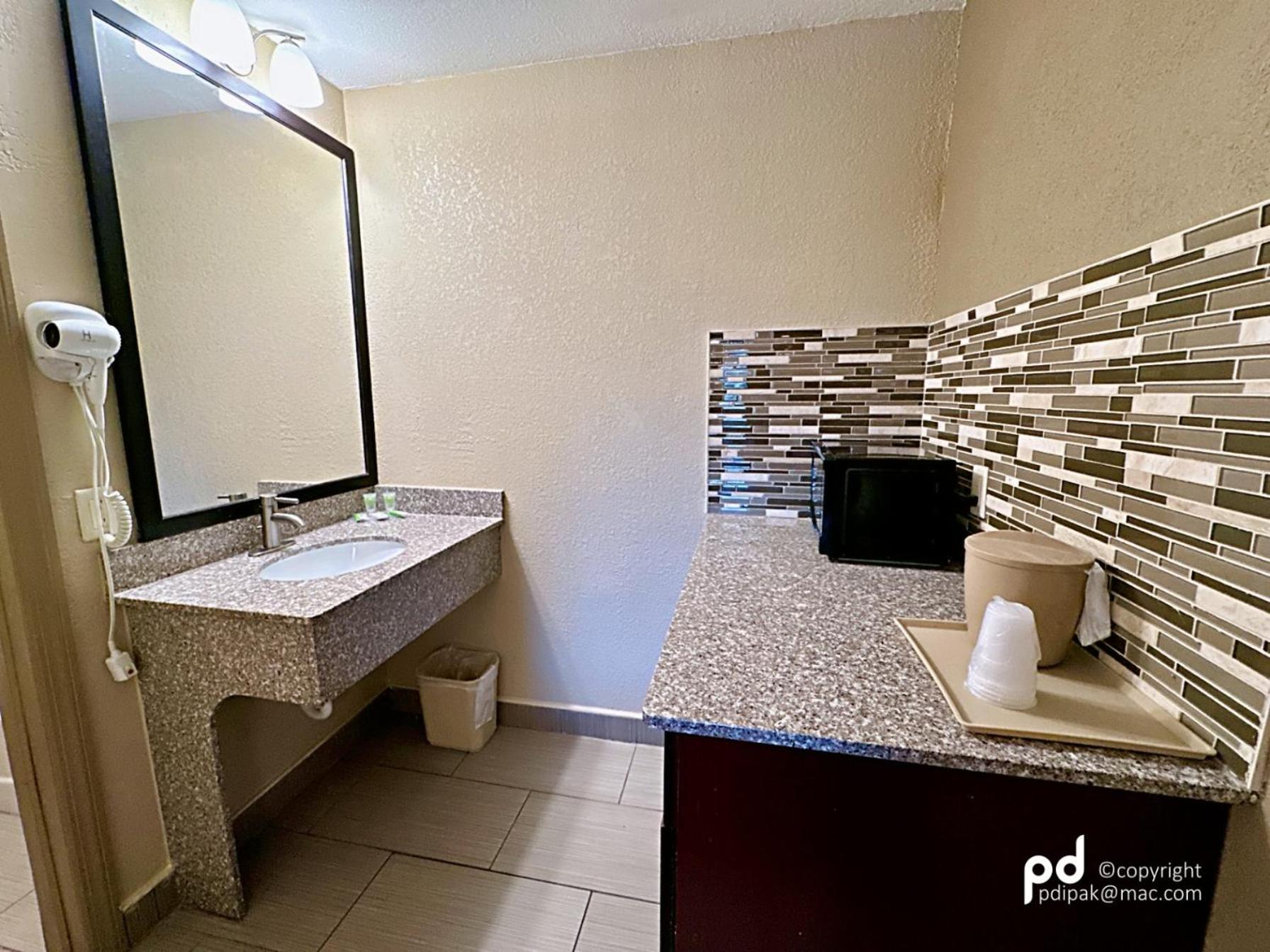 Travel Inn&suites Hotel 2*